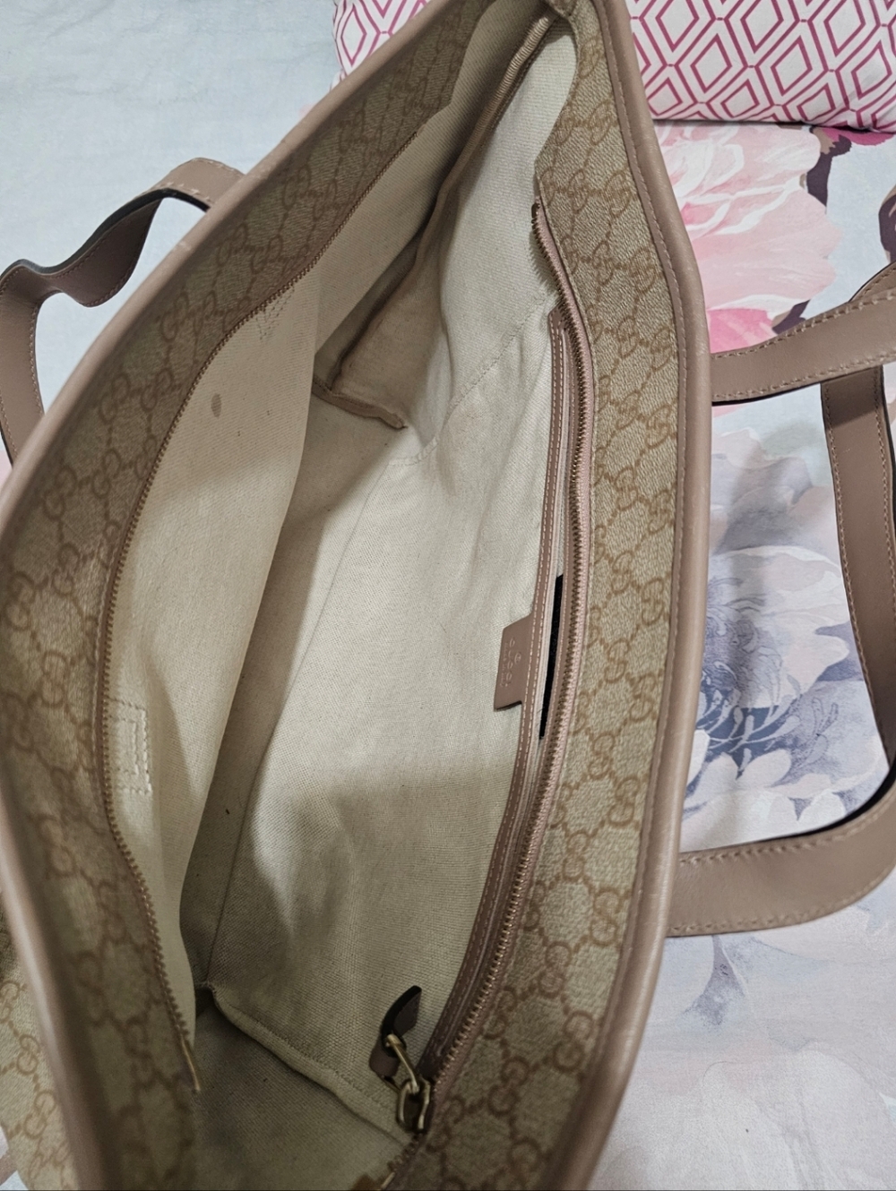 Gucci Tote - Picture 5 of 5